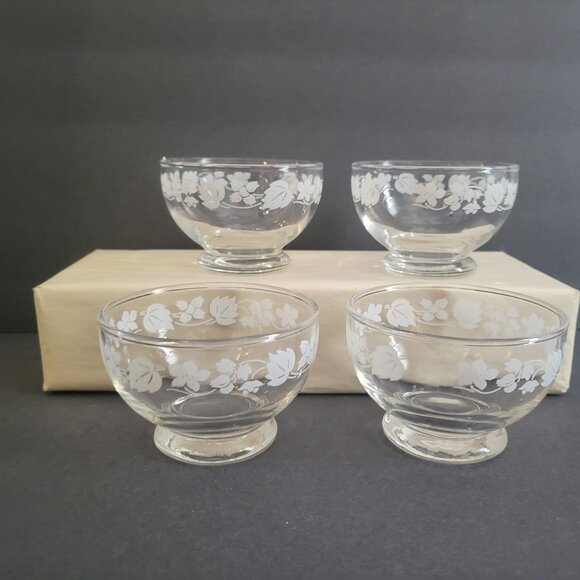 Set Of 4 Vintage Glass Dessert Bowls With White Floral Design 3 Inches Tall & 4 - Picture 1 of 9